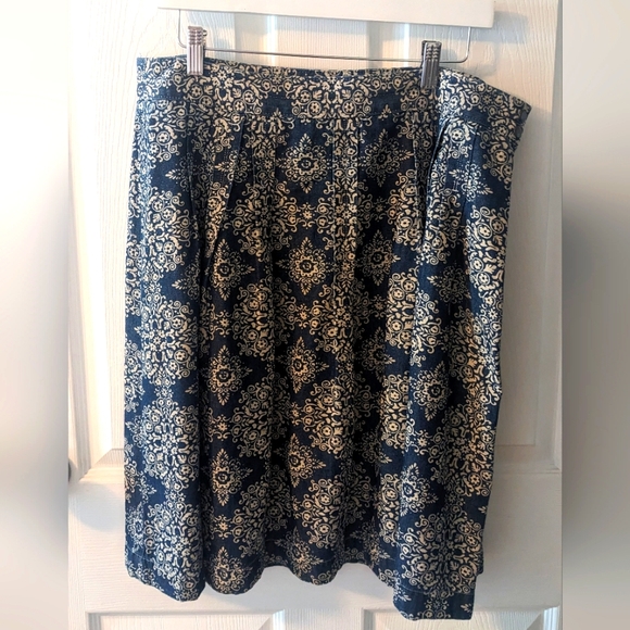 LOFT Dresses & Skirts - 🌸 4/$10 LOFT Denim Midi A-line Skirt w/ White Floral Pattern